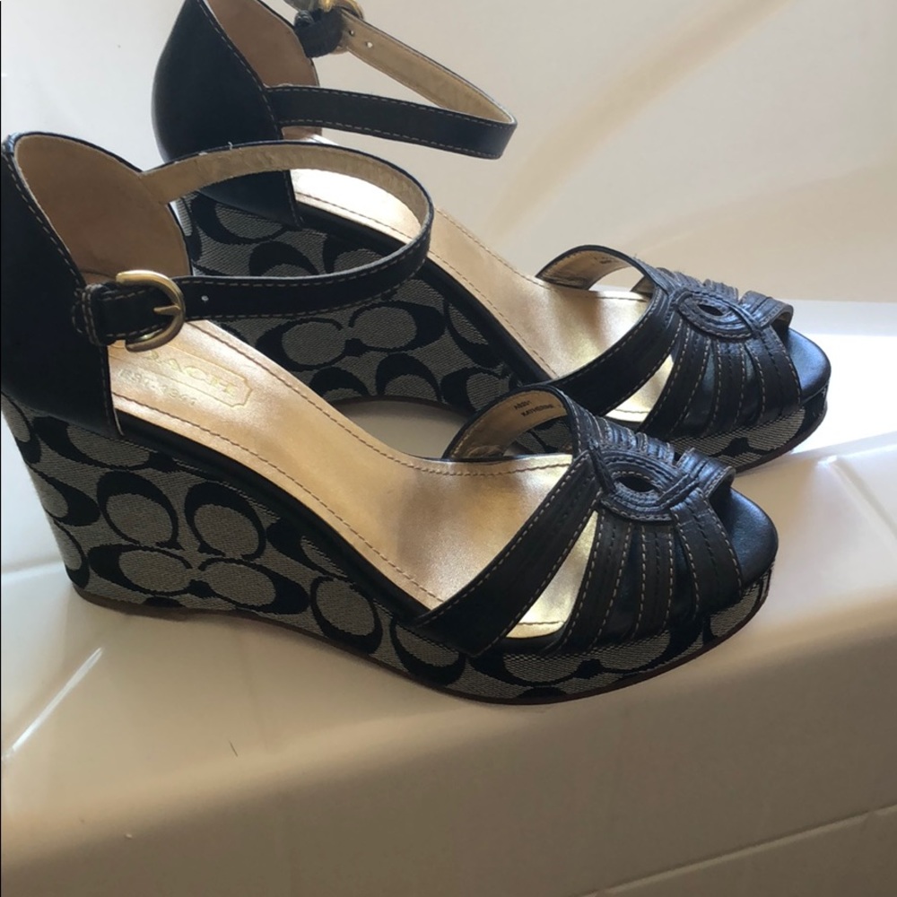 Gorgeous Wedge coach shoes👡❤️